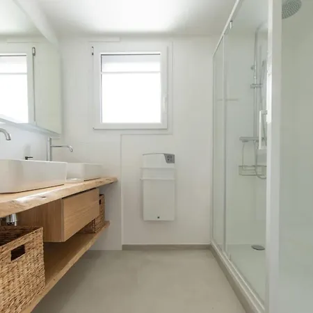 Du Plantier A Les Bains بيت للعطل