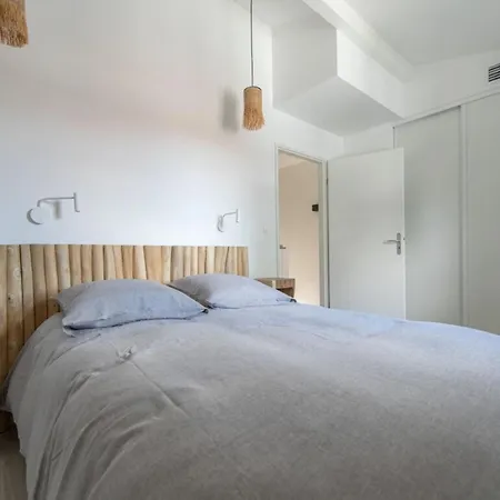 Du Plantier A Les Bains بيت للعطل *