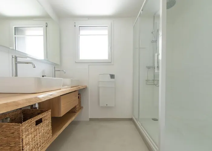 Du Plantier A Les Bains بيت للعطل