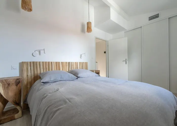 Du Plantier A Les Bains بيت للعطل *